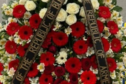 Извънредният и пълномощен посланик на Република България в Република Армения Н. Пр. г-н Никола Николов участва във възпоменателната церемония в Мемориалния комплекс „Цицернакаберд“ 